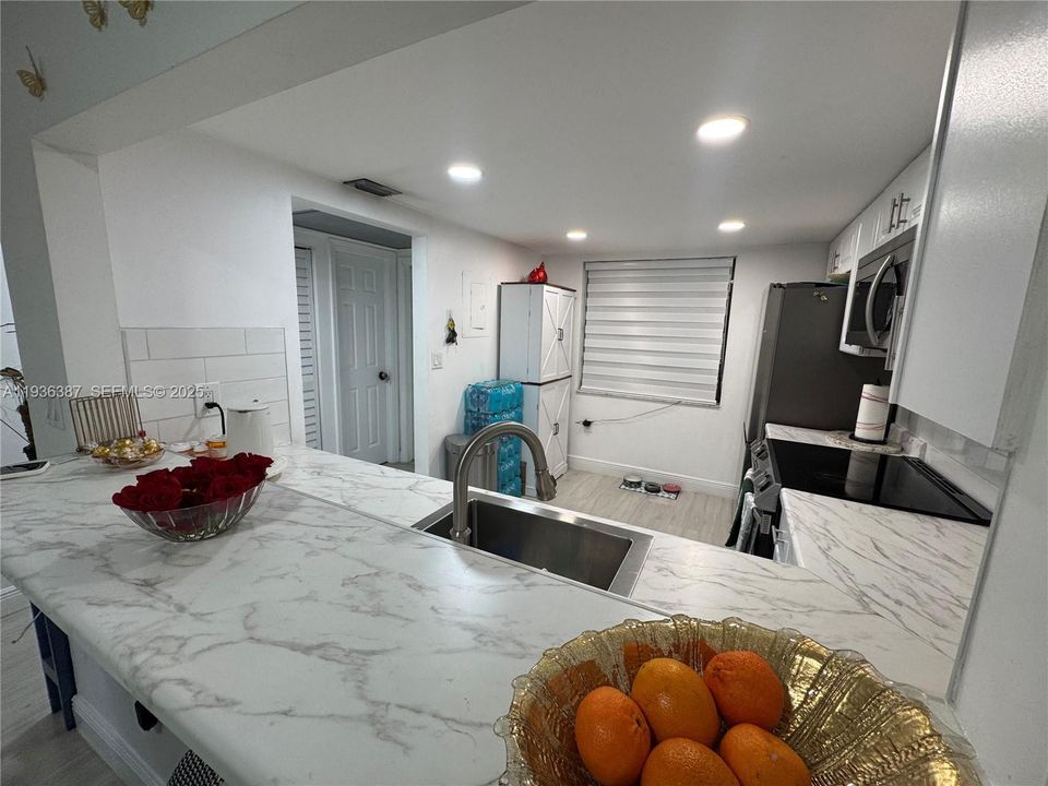 待售: $189,999 (1 贝兹, 1 浴室, 773 平方英尺)