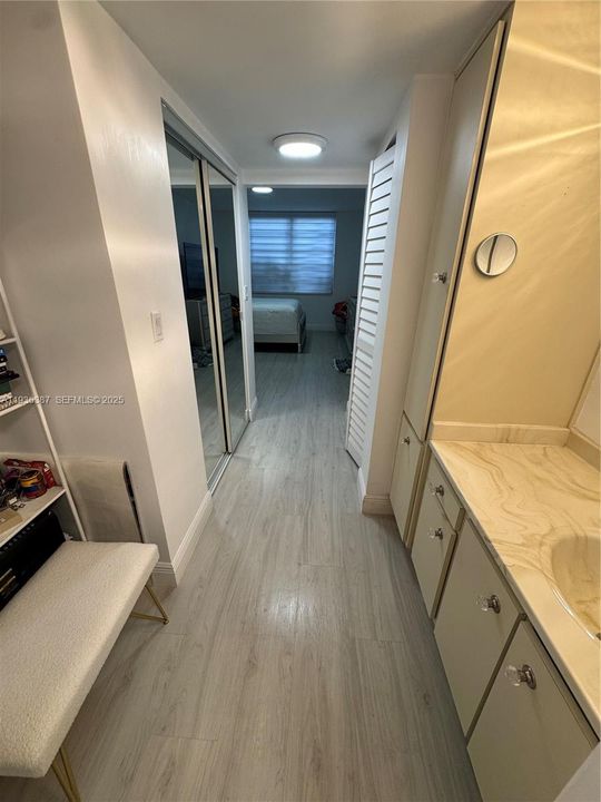 待售: $189,999 (1 贝兹, 1 浴室, 773 平方英尺)