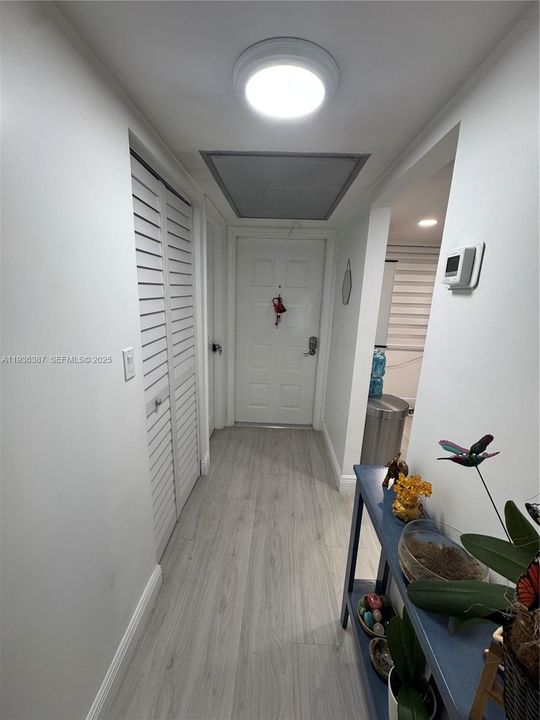 待售: $189,999 (1 贝兹, 1 浴室, 773 平方英尺)