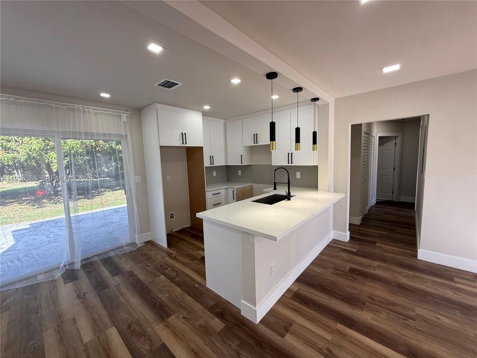 На продажу: $486,900 (3 спален, 2 ванн, 1000 Квадратных фут)