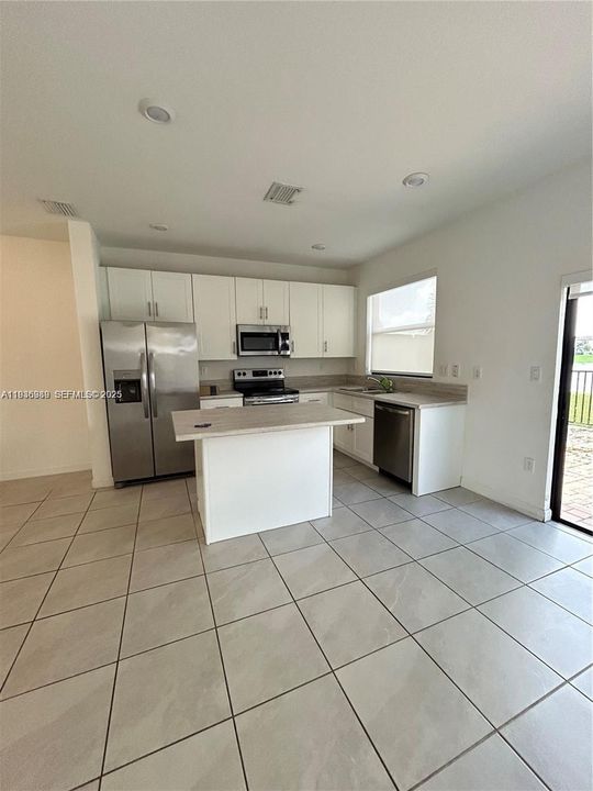 В аренду: $2,500 (3 спален, 3 ванн, 1328 Квадратных фут)