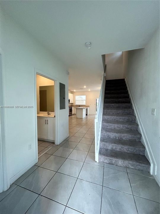 В аренду: $2,500 (3 спален, 3 ванн, 1328 Квадратных фут)