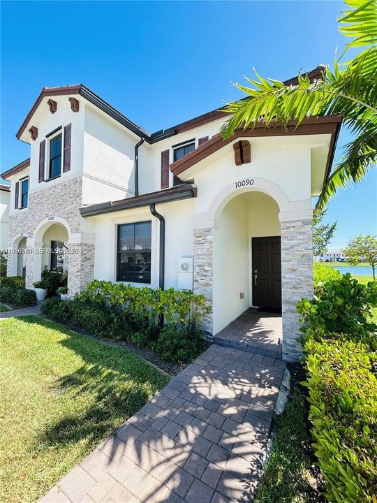 В аренду: $2,500 (3 спален, 3 ванн, 1328 Квадратных фут)