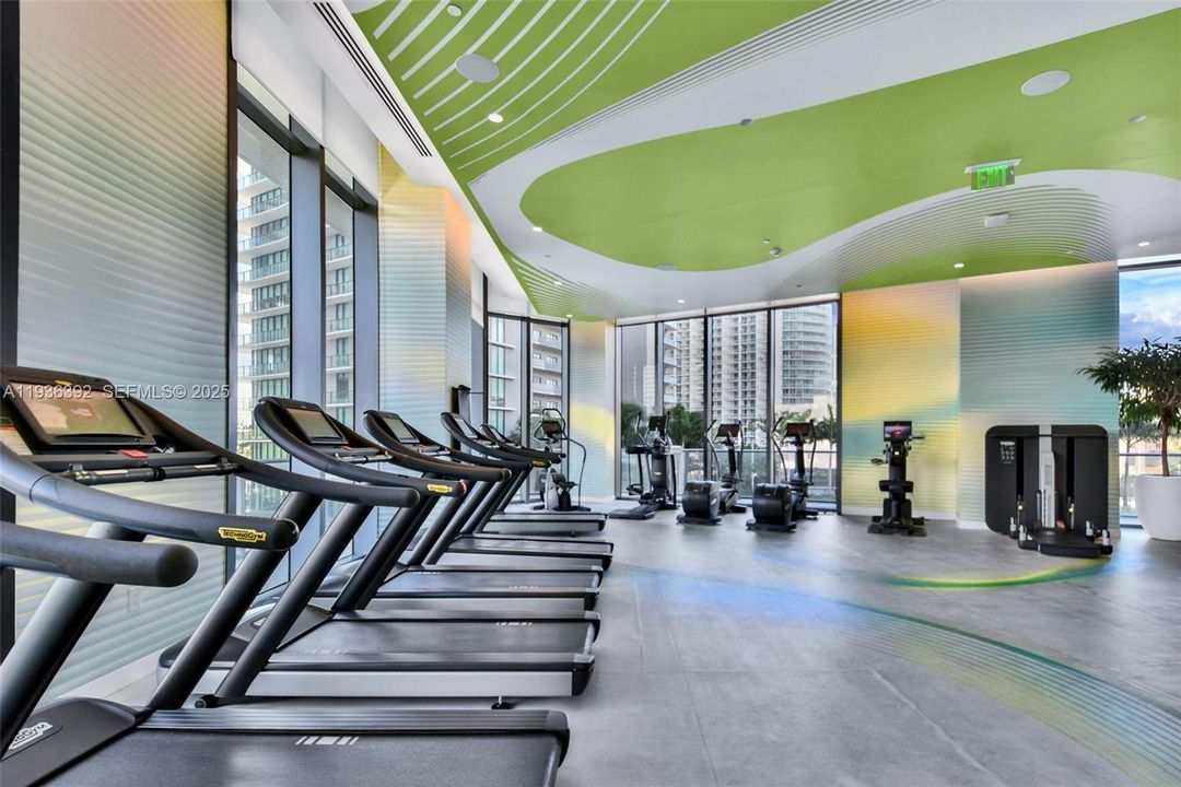 For Sale: $790,000 (2 beds, 2 baths, 944 Square Feet)