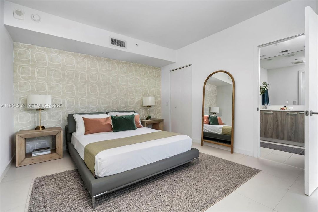 For Sale: $790,000 (2 beds, 2 baths, 944 Square Feet)