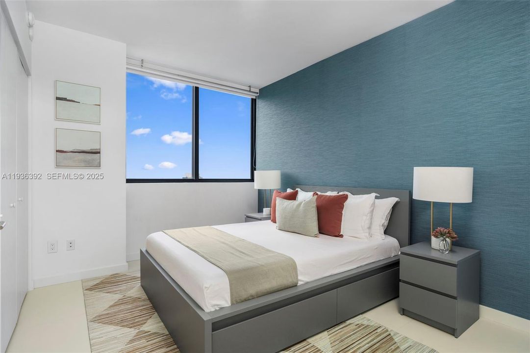 For Sale: $790,000 (2 beds, 2 baths, 944 Square Feet)