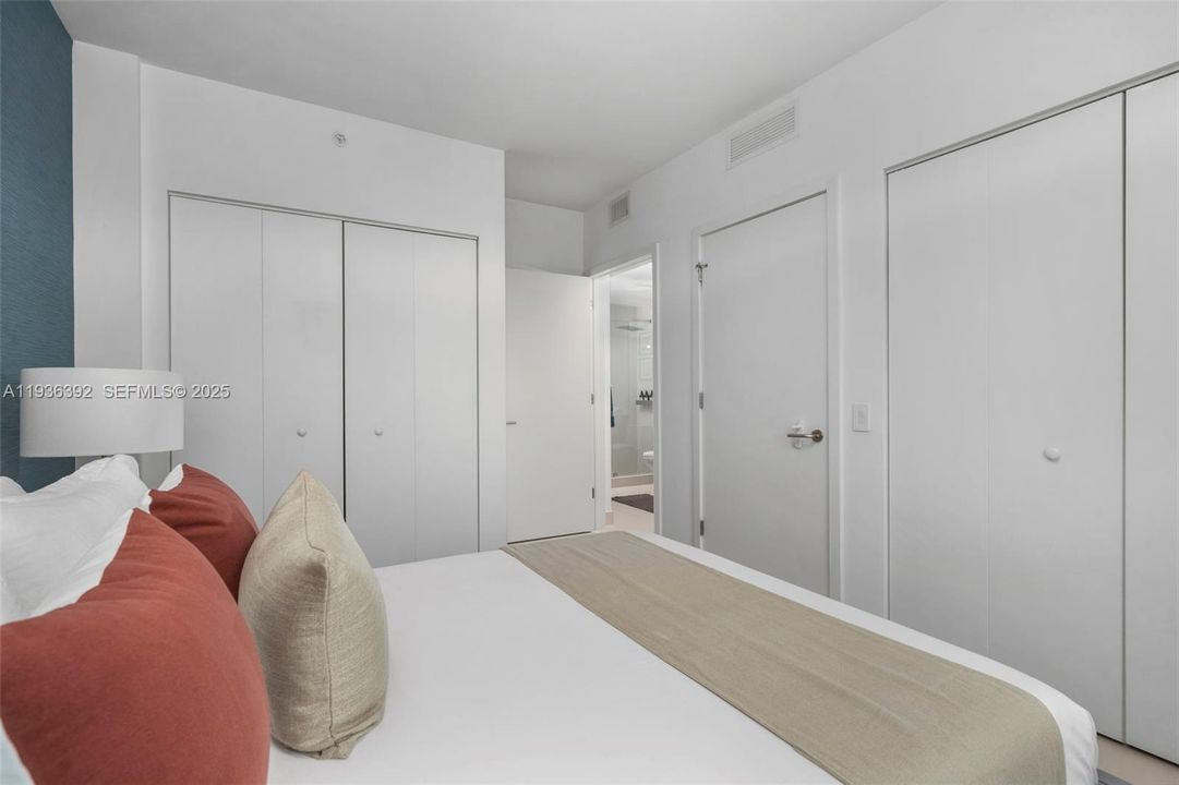 For Sale: $790,000 (2 beds, 2 baths, 944 Square Feet)