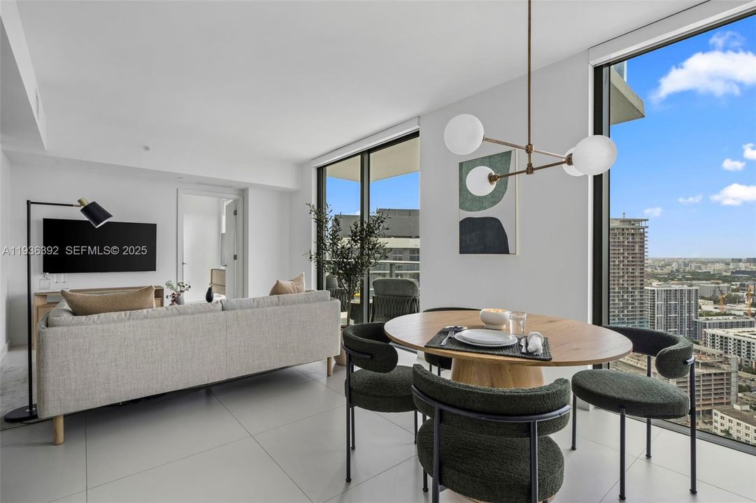 For Sale: $790,000 (2 beds, 2 baths, 944 Square Feet)