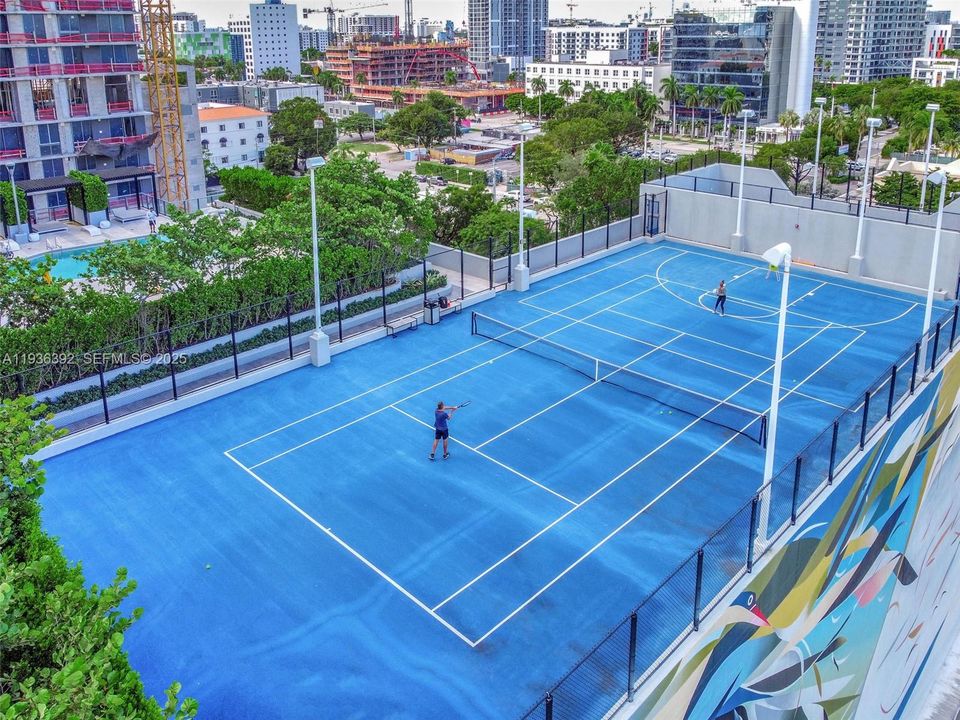 For Sale: $790,000 (2 beds, 2 baths, 944 Square Feet)