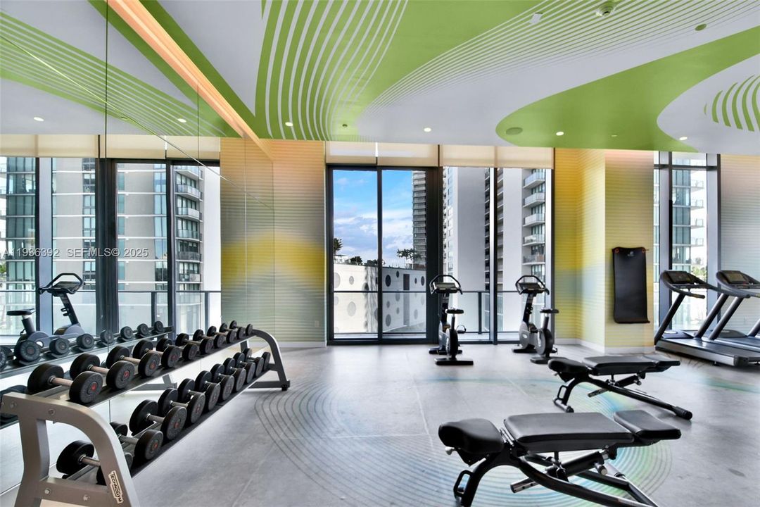 For Sale: $790,000 (2 beds, 2 baths, 944 Square Feet)