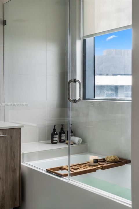 For Sale: $790,000 (2 beds, 2 baths, 944 Square Feet)