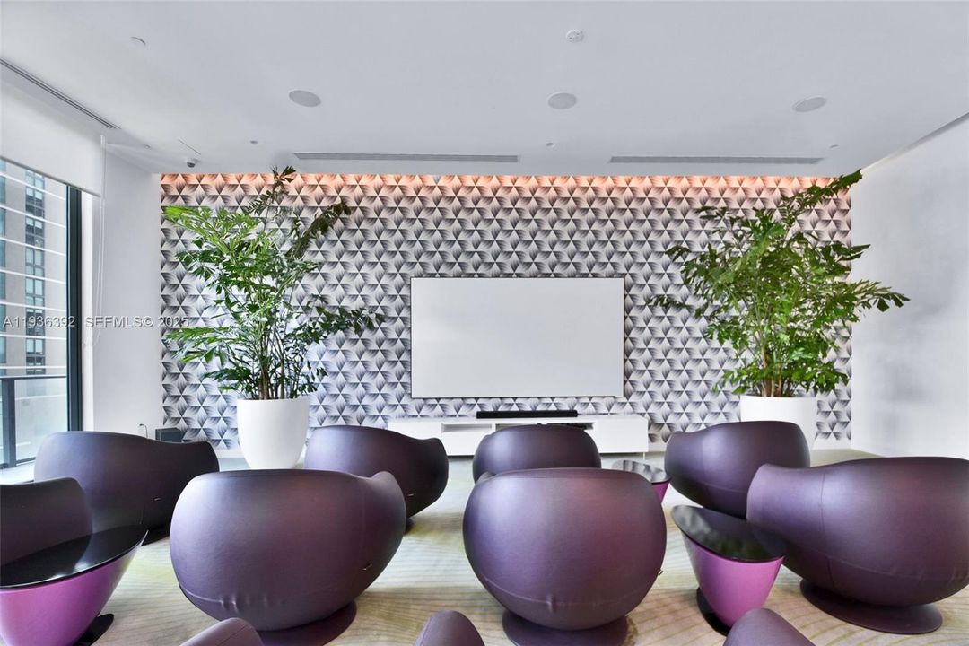 For Sale: $790,000 (2 beds, 2 baths, 944 Square Feet)