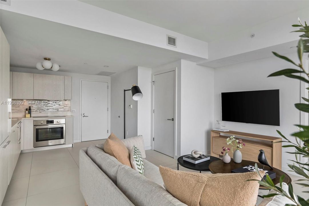 For Sale: $790,000 (2 beds, 2 baths, 944 Square Feet)