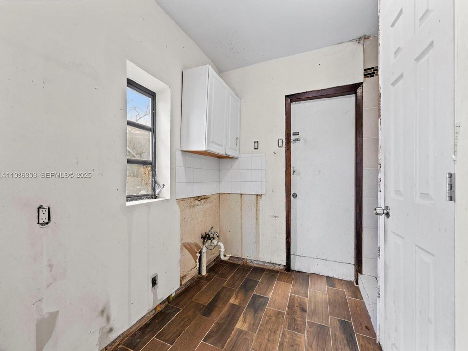 For Sale: $650,000 (4 beds, 3 baths, 1722 Square Feet)