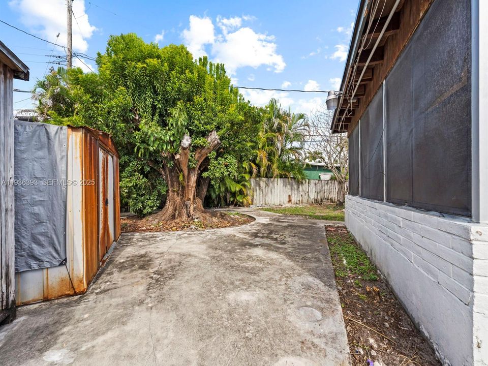 For Sale: $650,000 (4 beds, 3 baths, 1722 Square Feet)