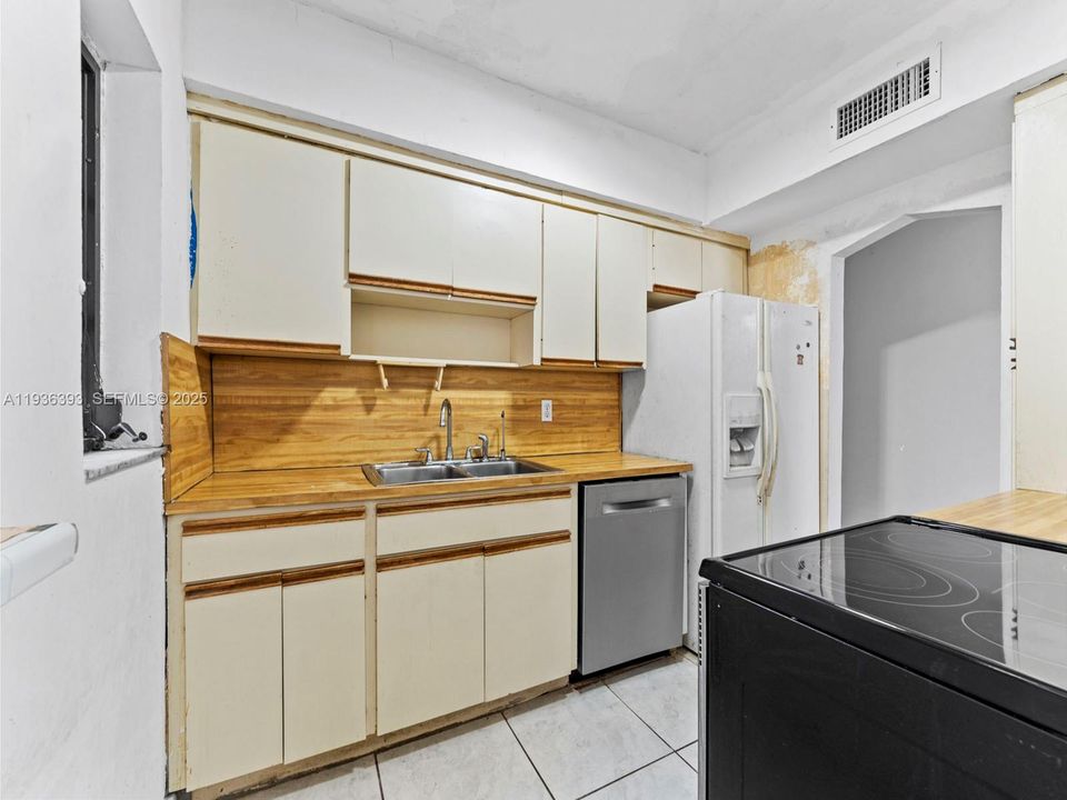 For Sale: $650,000 (4 beds, 3 baths, 1722 Square Feet)