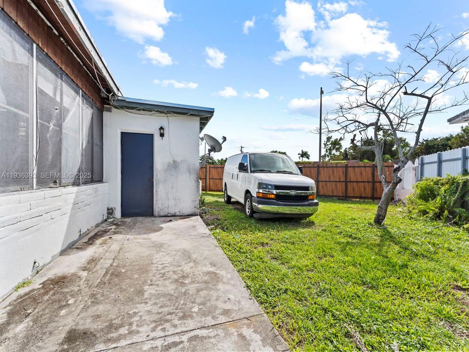 For Sale: $650,000 (4 beds, 3 baths, 1722 Square Feet)