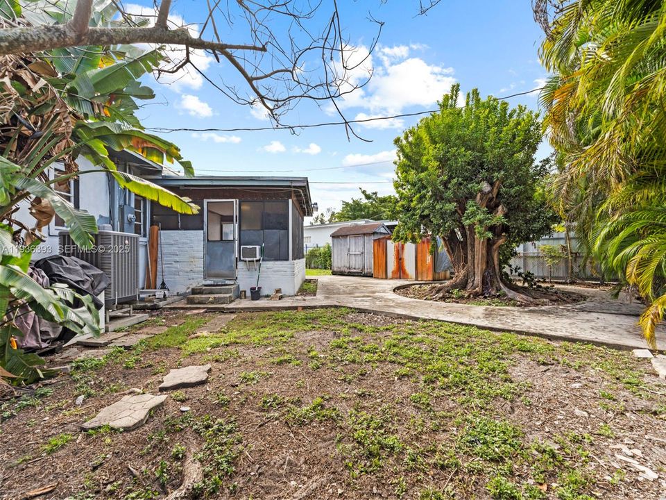 For Sale: $650,000 (4 beds, 3 baths, 1722 Square Feet)