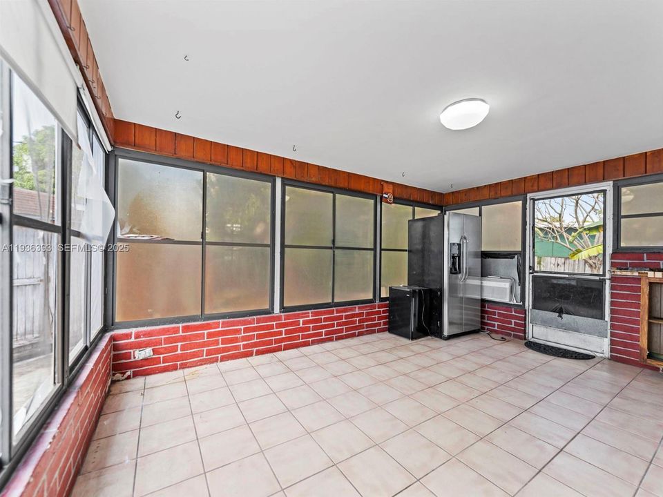 For Sale: $650,000 (4 beds, 3 baths, 1722 Square Feet)