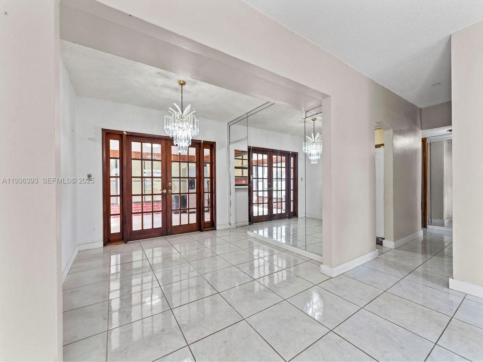 For Sale: $650,000 (4 beds, 3 baths, 1722 Square Feet)