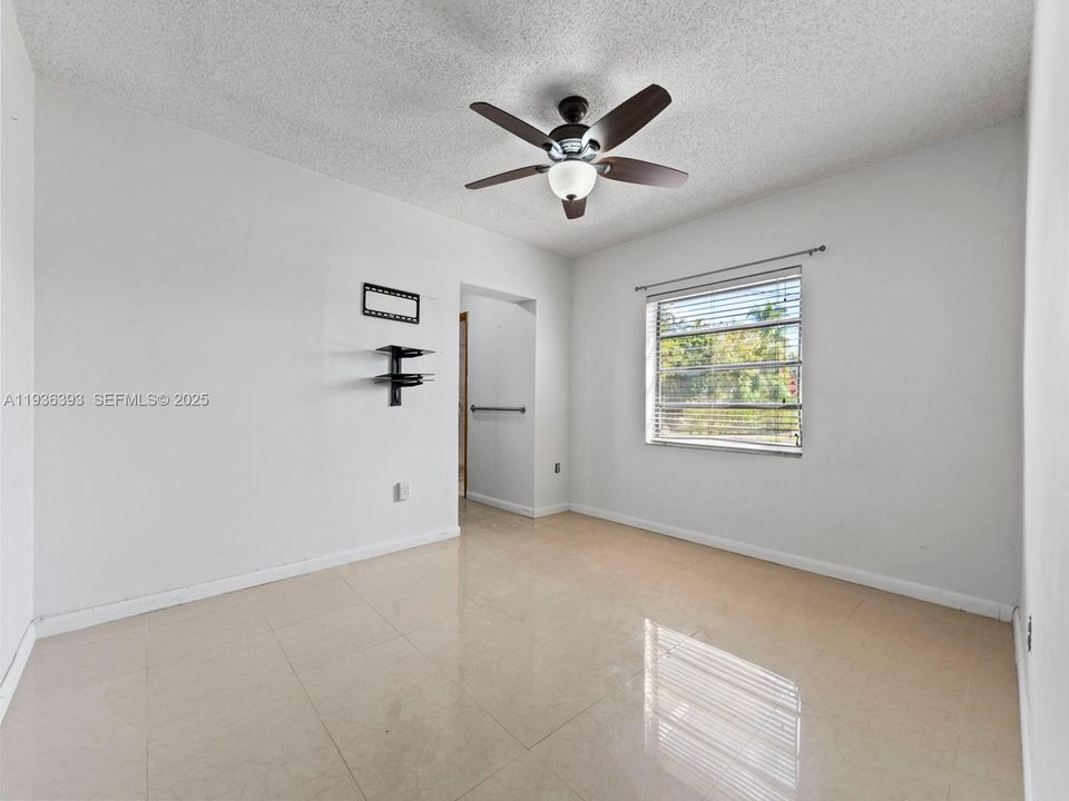 For Sale: $650,000 (4 beds, 3 baths, 1722 Square Feet)