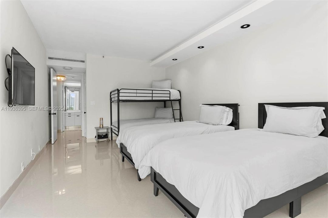 出租: $5,800 (2 贝兹, 2 浴室, 1815 平方英尺)