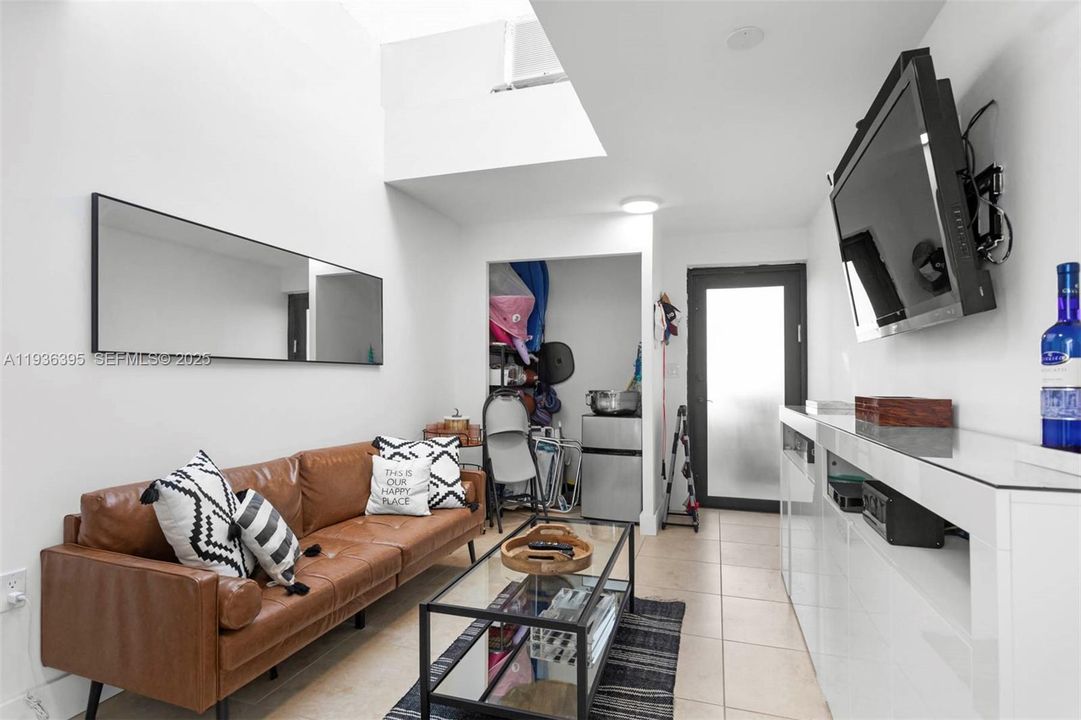 出租: $5,800 (2 贝兹, 2 浴室, 1815 平方英尺)