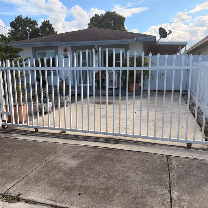 待售: $630,000 (3 贝兹, 2 浴室, 1825 平方英尺)