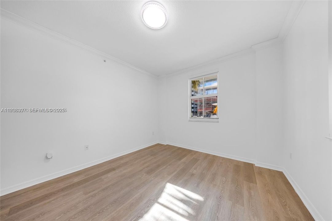 For Rent: $3,400 (2 beds, 2 baths, 997 Square Feet)