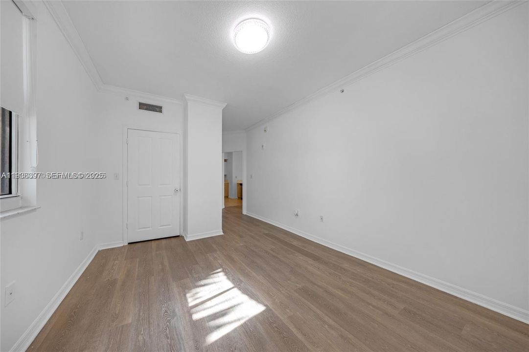 For Rent: $3,400 (2 beds, 2 baths, 997 Square Feet)