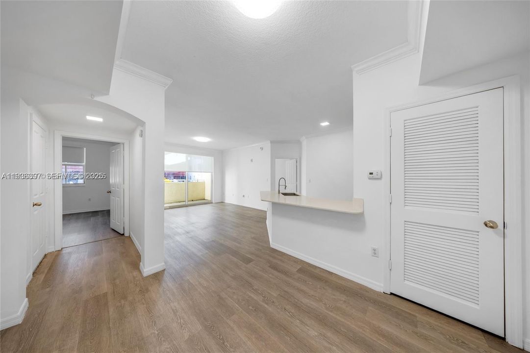 For Rent: $3,400 (2 beds, 2 baths, 997 Square Feet)