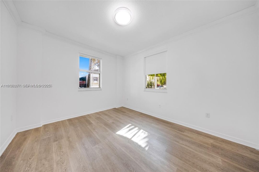 For Rent: $3,400 (2 beds, 2 baths, 997 Square Feet)