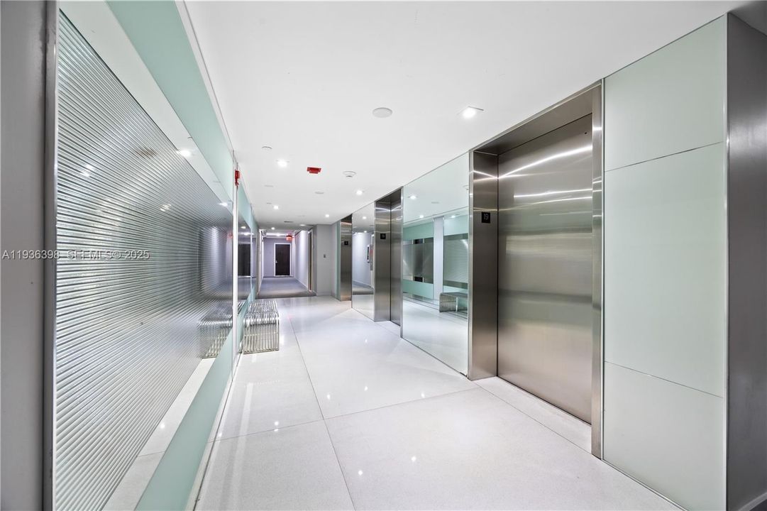 待售: $325,000 (1 贝兹, 1 浴室, 913 平方英尺)