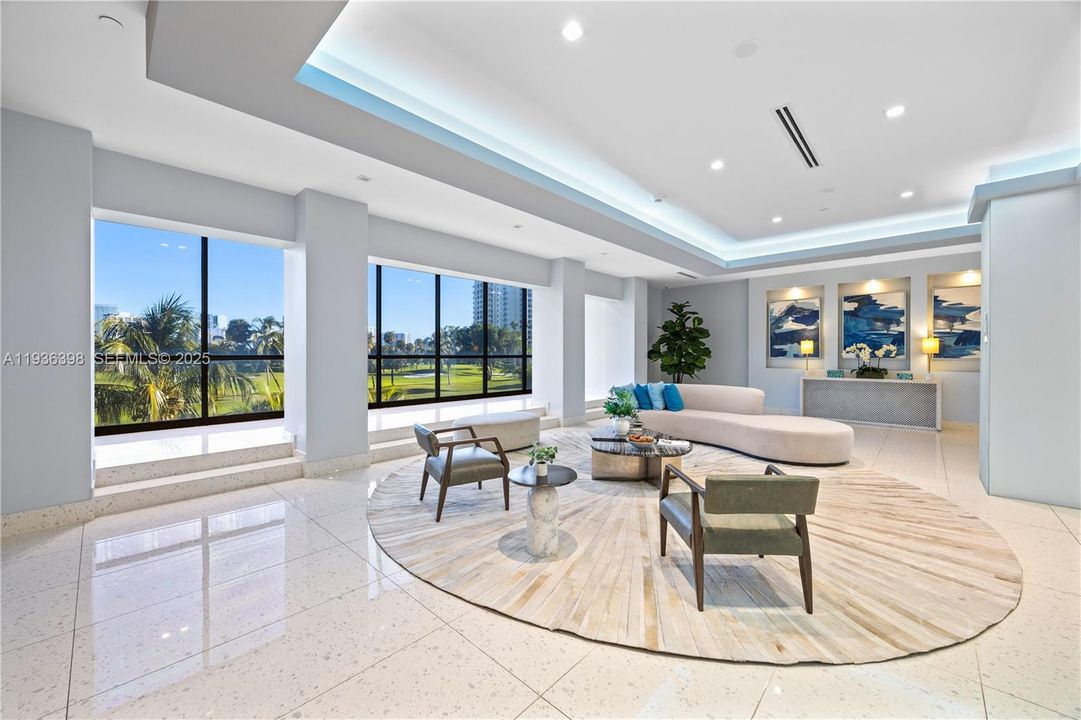 待售: $325,000 (1 贝兹, 1 浴室, 913 平方英尺)