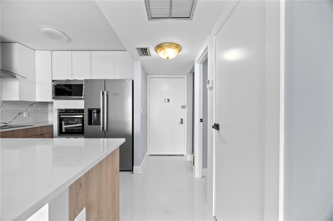 待售: $325,000 (1 贝兹, 1 浴室, 913 平方英尺)