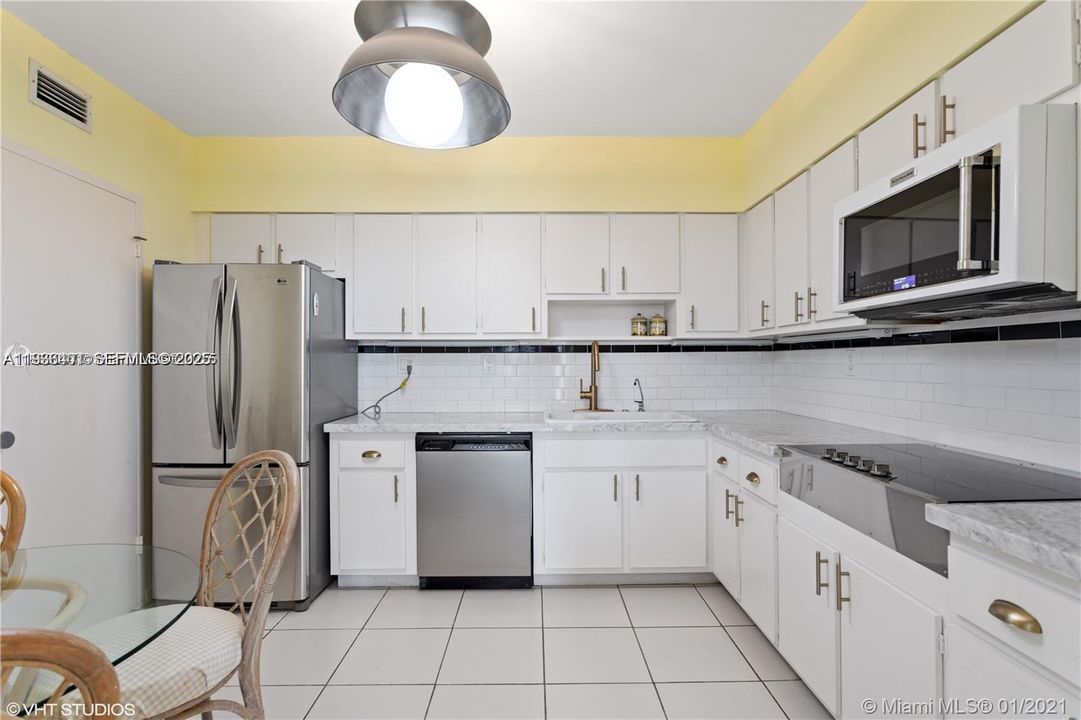 В аренду: $4,200 (2 спален, 2 ванн, 1510 Квадратных фут)