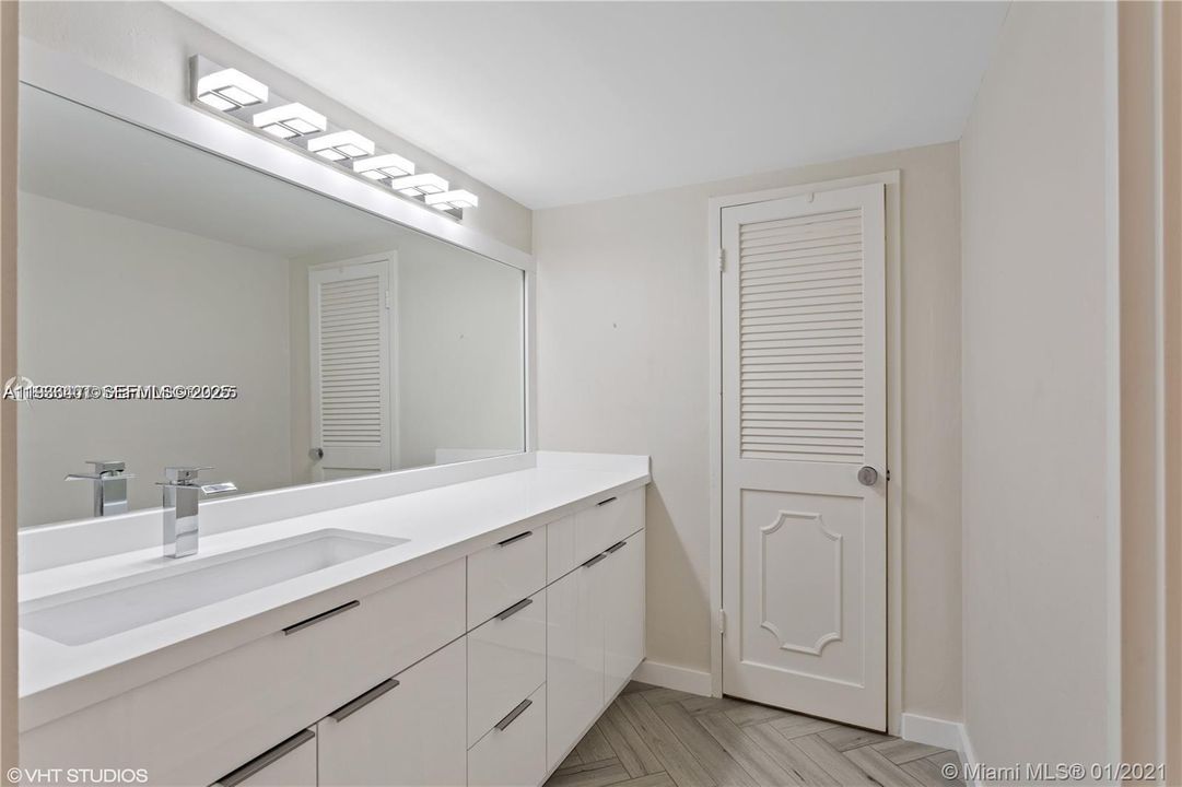 В аренду: $4,200 (2 спален, 2 ванн, 1510 Квадратных фут)