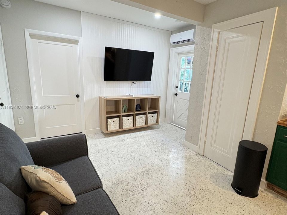 В аренду: $860 (1 спален, 1 ванн, 0 Квадратных фут)