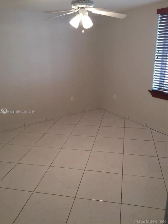 For Rent: $1,950 (1 beds, 1 baths, 580 Square Feet)