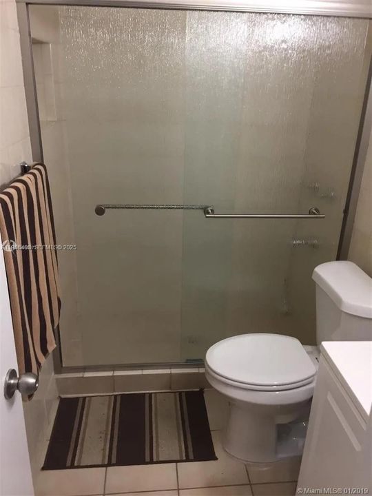 For Rent: $1,950 (1 beds, 1 baths, 580 Square Feet)