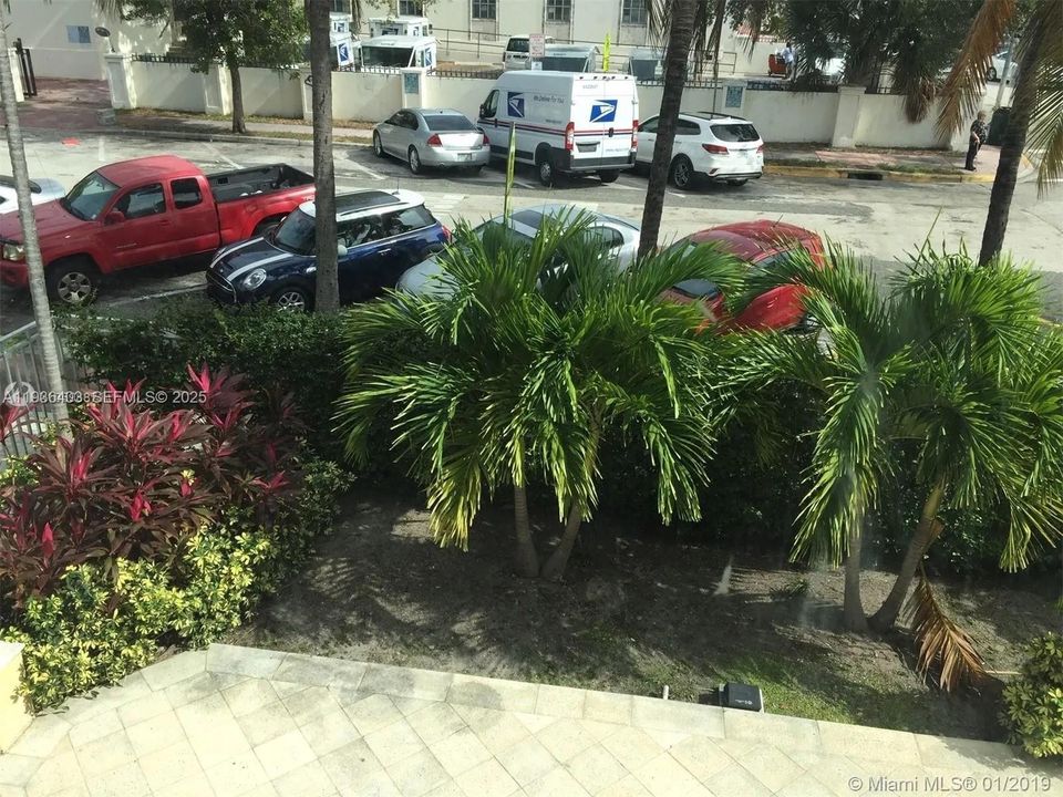 For Rent: $1,950 (1 beds, 1 baths, 580 Square Feet)