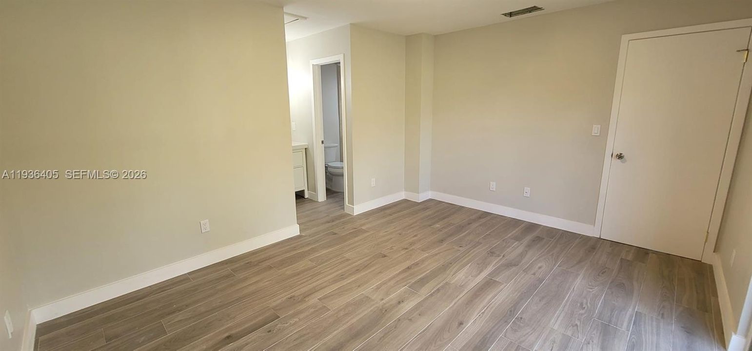 出租: $3,250 (3 贝兹, 2 浴室, 1170 平方英尺)