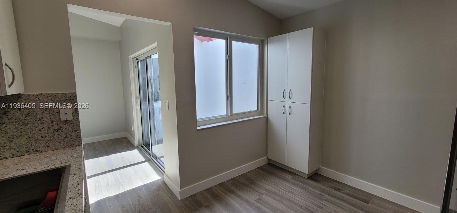 出租: $3,250 (3 贝兹, 2 浴室, 1170 平方英尺)