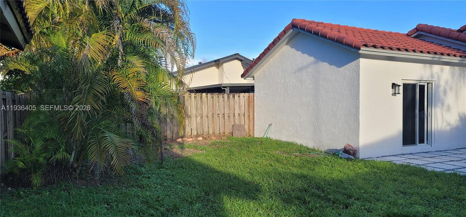 出租: $3,250 (3 贝兹, 2 浴室, 1170 平方英尺)