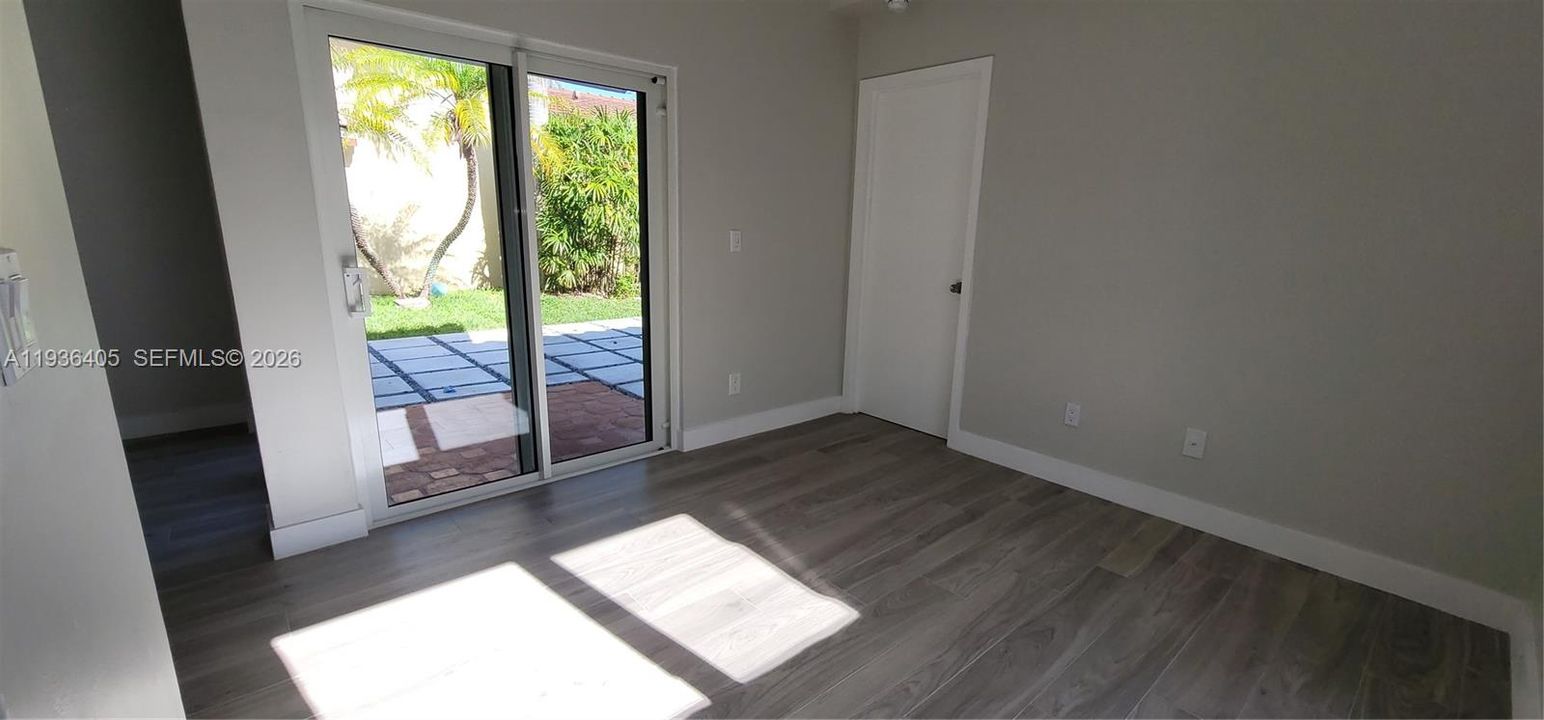 出租: $3,250 (3 贝兹, 2 浴室, 1170 平方英尺)