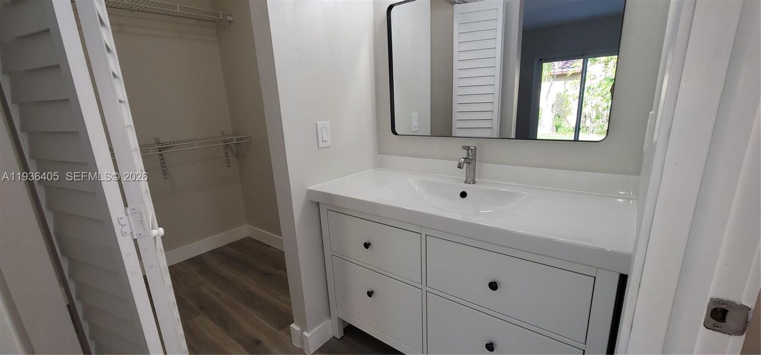 出租: $3,250 (3 贝兹, 2 浴室, 1170 平方英尺)