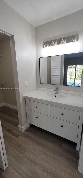 出租: $3,250 (3 贝兹, 2 浴室, 1170 平方英尺)