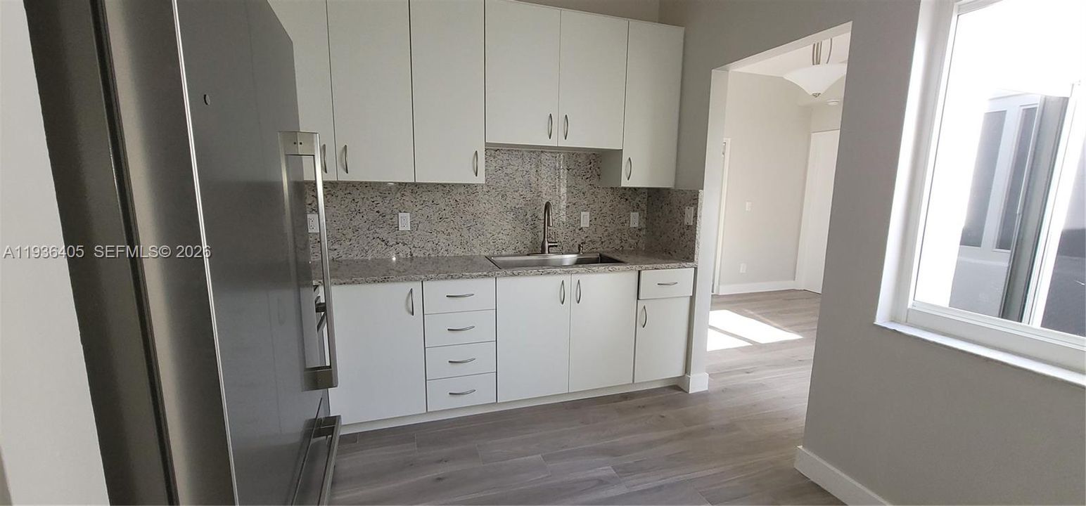 出租: $3,250 (3 贝兹, 2 浴室, 1170 平方英尺)