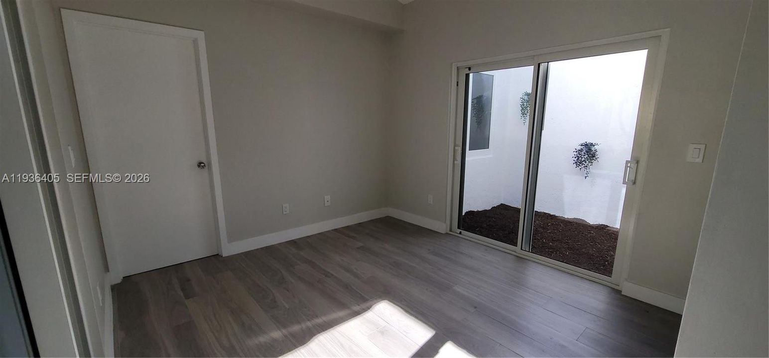 出租: $3,250 (3 贝兹, 2 浴室, 1170 平方英尺)