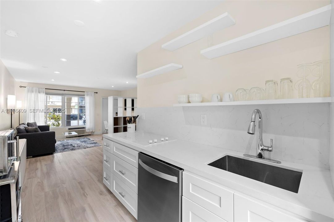 В аренду: $1,950 (0 спален, 1 ванн, 451 Квадратных фут)